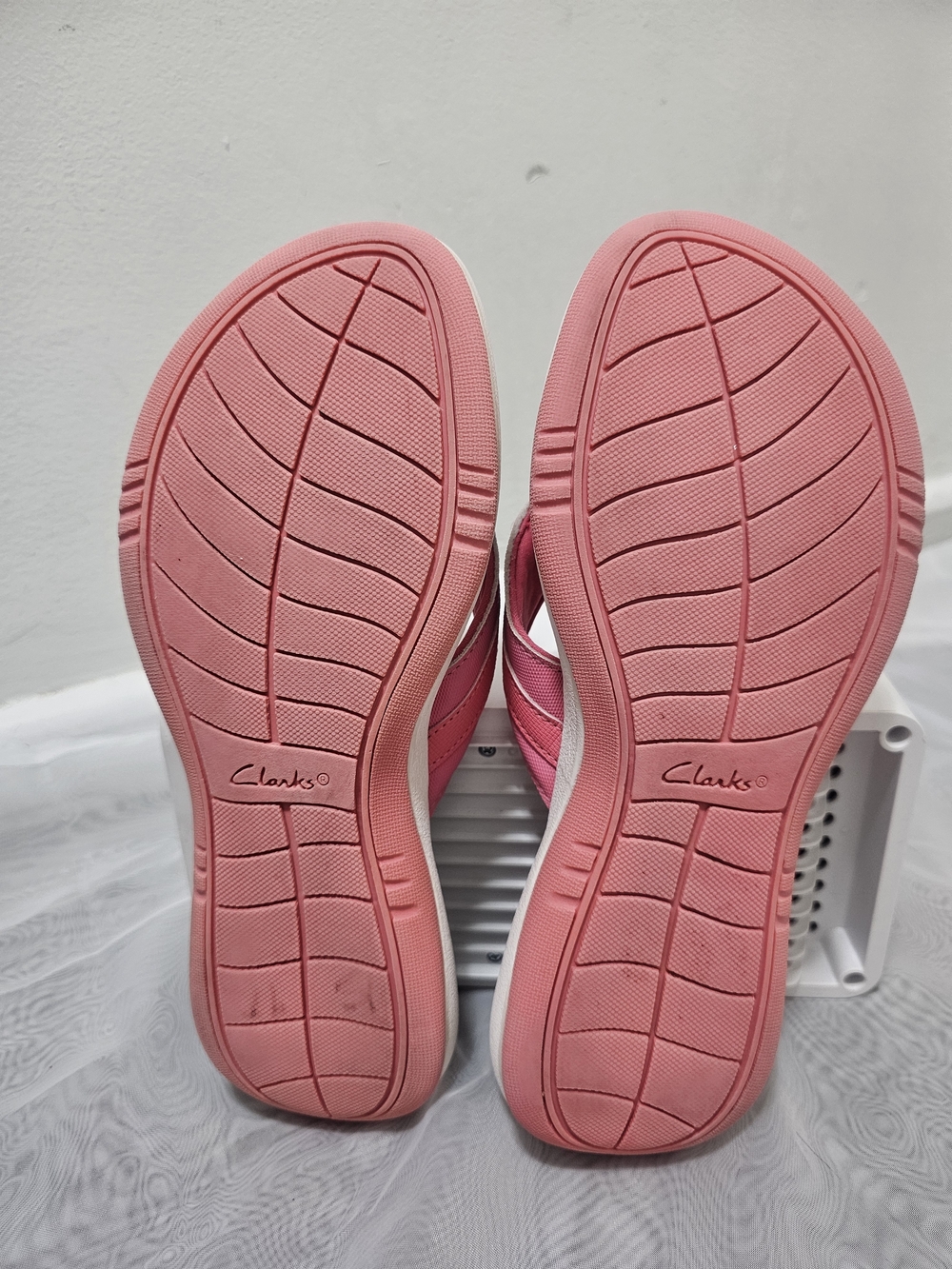 Clarks Pink and Gray Women's Cushioned Thong Sandals - Picture 8 of 8